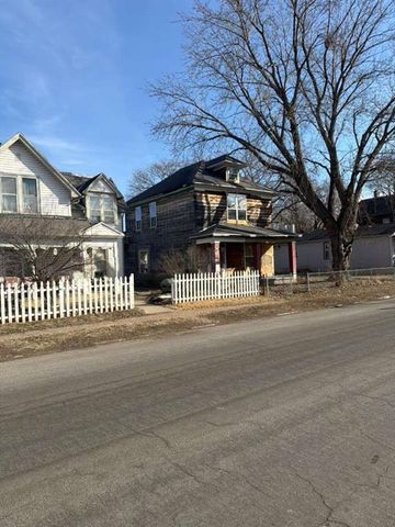 1613 11th Street S, St Joseph, MO 64501