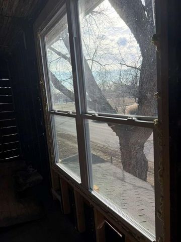 1613 11th Street S, St Joseph, MO 64501