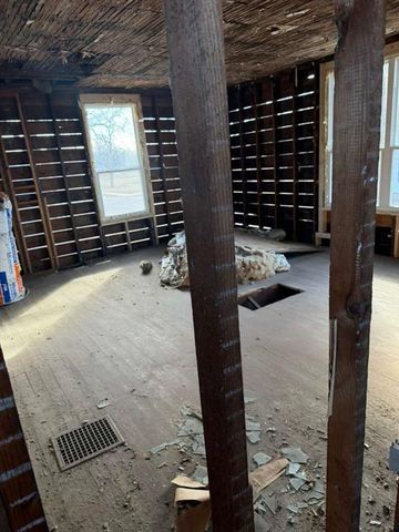 1613 11th Street S, St Joseph, MO 64501