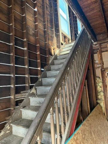 1613 11th Street S, St Joseph, MO 64501