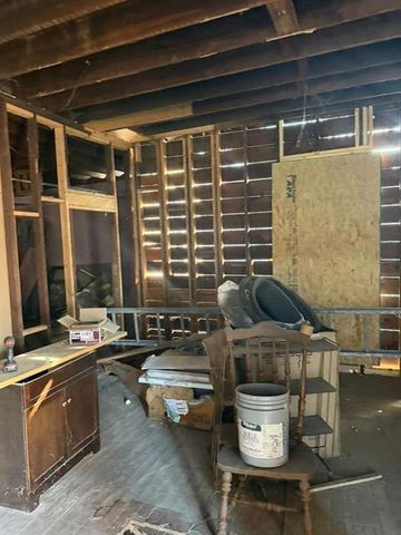 1613 11th Street S, St Joseph, MO 64501