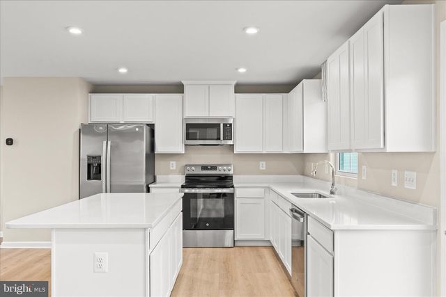 69 SUMMERFIELD DR, Hanover, PA 17331