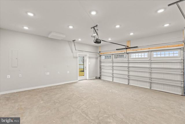 69 SUMMERFIELD DR, Hanover, PA 17331