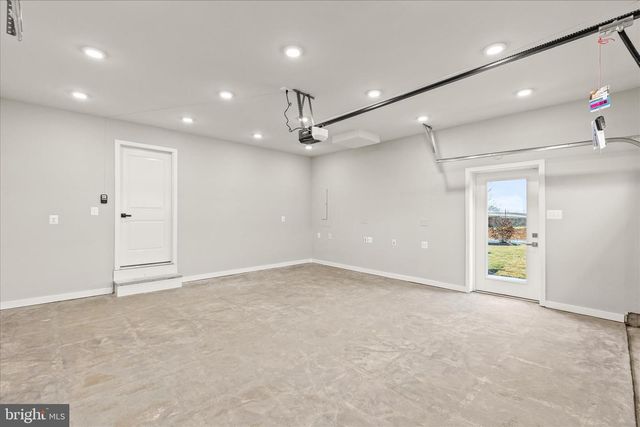 69 SUMMERFIELD DR, Hanover, PA 17331