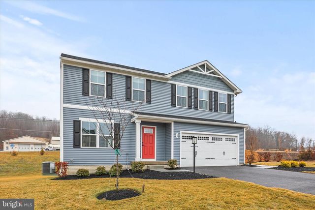 69 SUMMERFIELD DR, Hanover, PA 17331