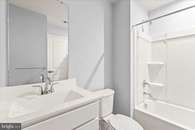 69 SUMMERFIELD DR, Hanover, PA 17331