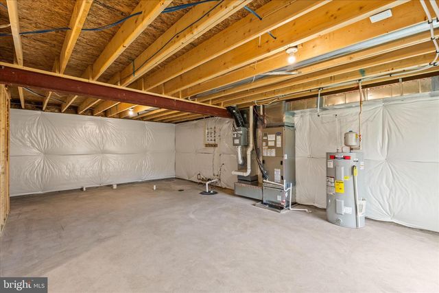 69 SUMMERFIELD DR, Hanover, PA 17331