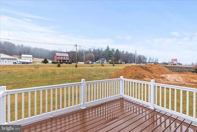 69 SUMMERFIELD DR, Hanover, PA 17331