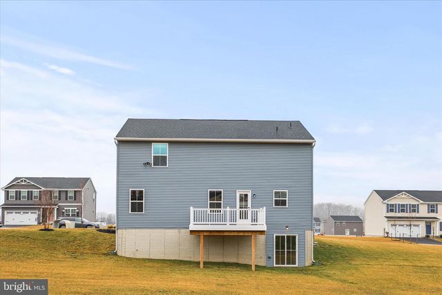 69 SUMMERFIELD DR, Hanover, PA 17331