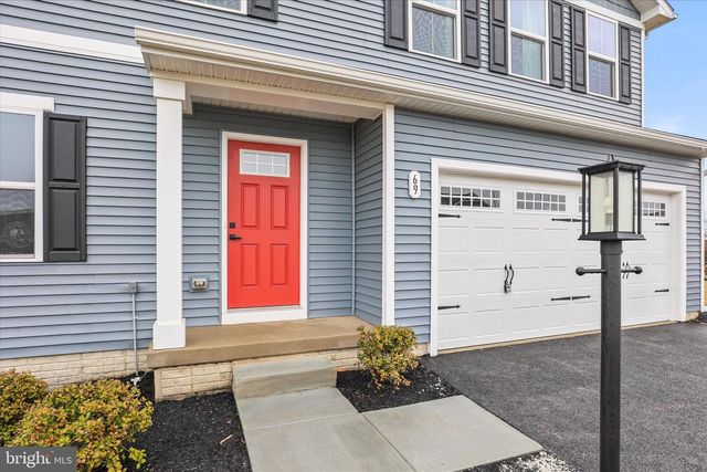 69 SUMMERFIELD DR, Hanover, PA 17331