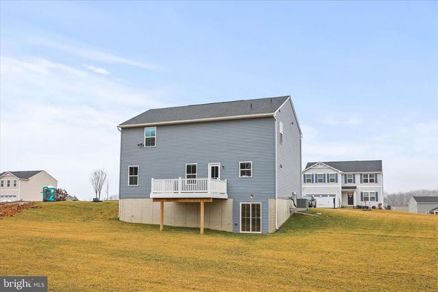 69 SUMMERFIELD DR, Hanover, PA 17331