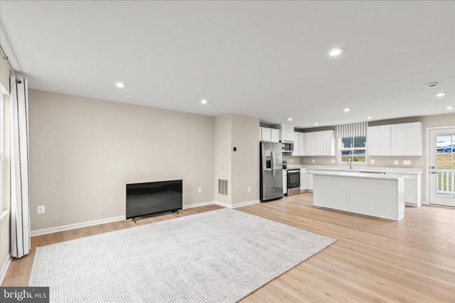 69 SUMMERFIELD DR, Hanover, PA 17331