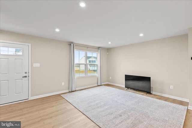 69 SUMMERFIELD DR, Hanover, PA 17331