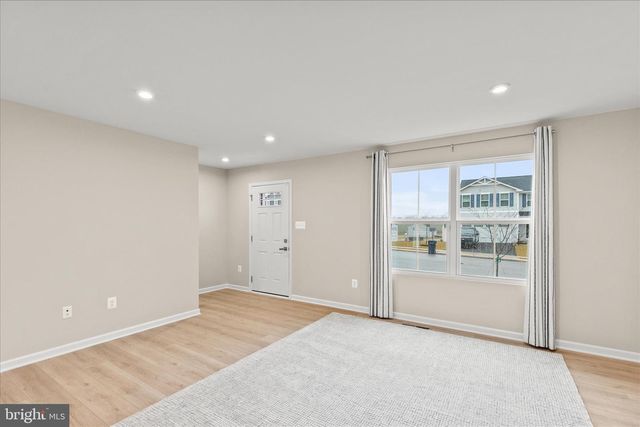 69 SUMMERFIELD DR, Hanover, PA 17331