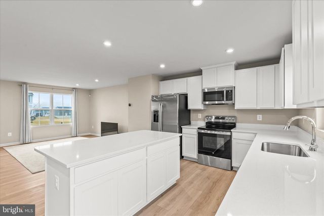 69 SUMMERFIELD DR, Hanover, PA 17331