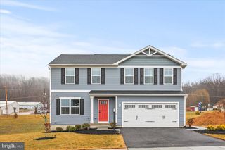 69 SUMMERFIELD DR, Hanover, PA 17331