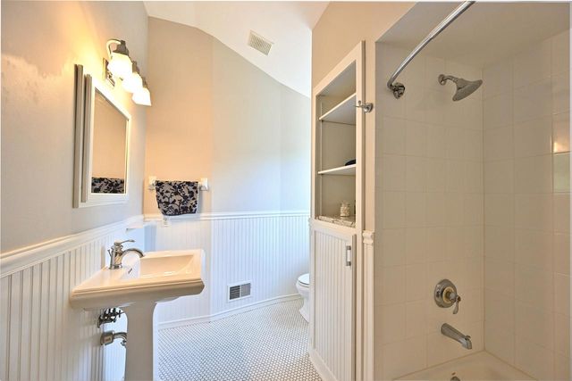 W170N5025 Old Hickory ROAD, Menomonee Falls, WI 53051
