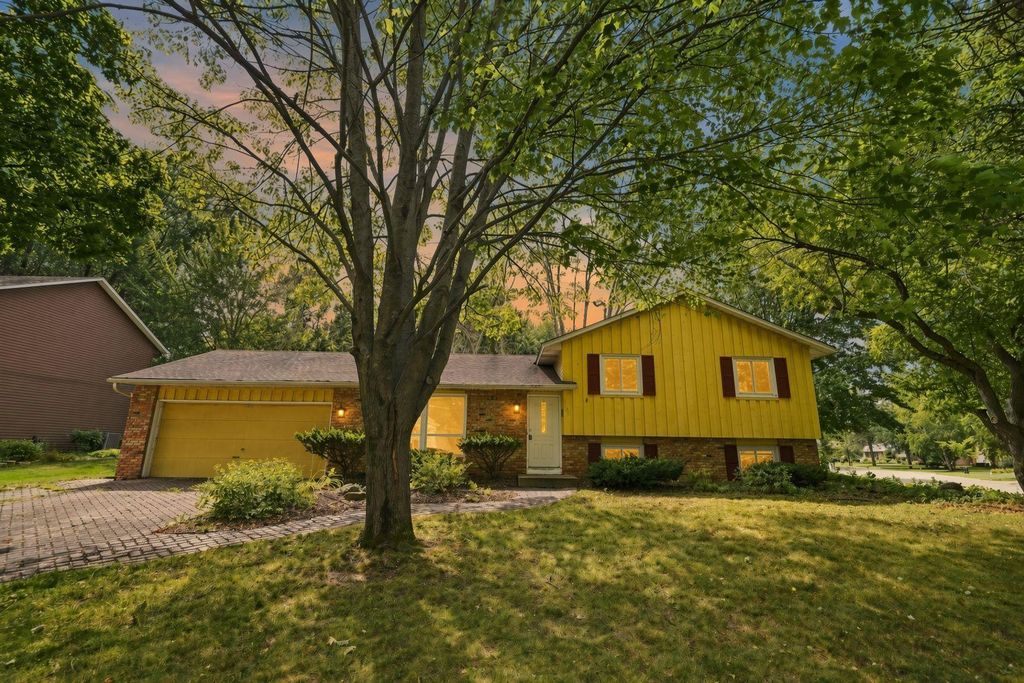 2527 Interlachen Drive, Stillwater, MN 55082 — photo 2
