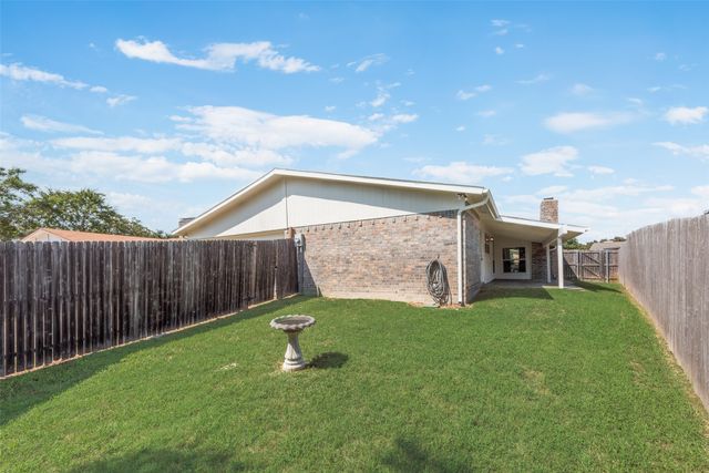 3148 Oak Hill Road, Carrollton, TX 75007