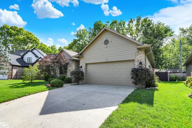 1603 Oakmere Way, Greenwood, IN 46142
