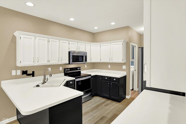 1603 Oakmere Way, Greenwood, IN 46142