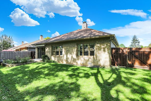 1603 Oakmere Way, Greenwood, IN 46142