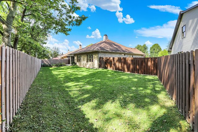 1603 Oakmere Way, Greenwood, IN 46142