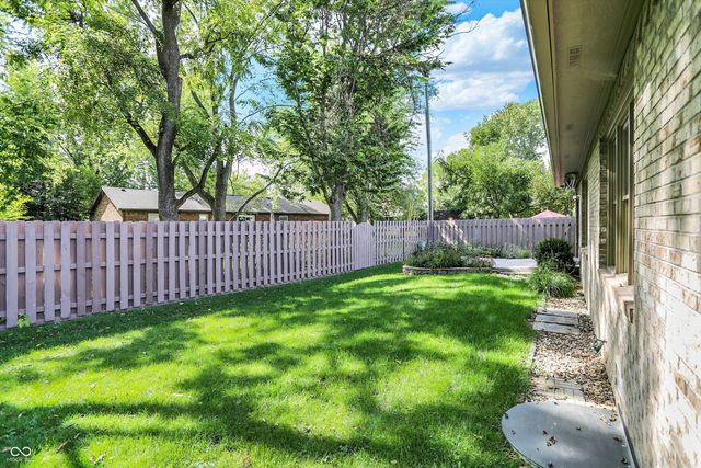 1603 Oakmere Way, Greenwood, IN 46142