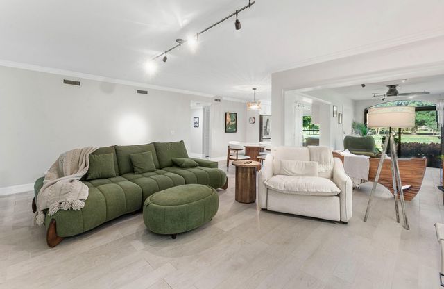 16648 TRADERS Crossing N 106, Jupiter, FL 33477
