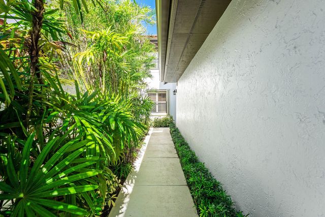 16648 TRADERS Crossing N 106, Jupiter, FL 33477