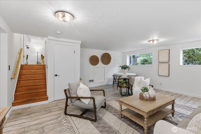 9918 227th Place SW, Edmonds, WA 98020