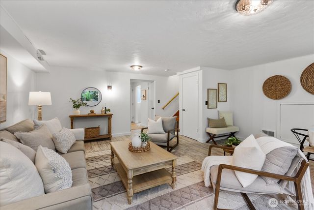 9918 227th Place SW, Edmonds, WA 98020