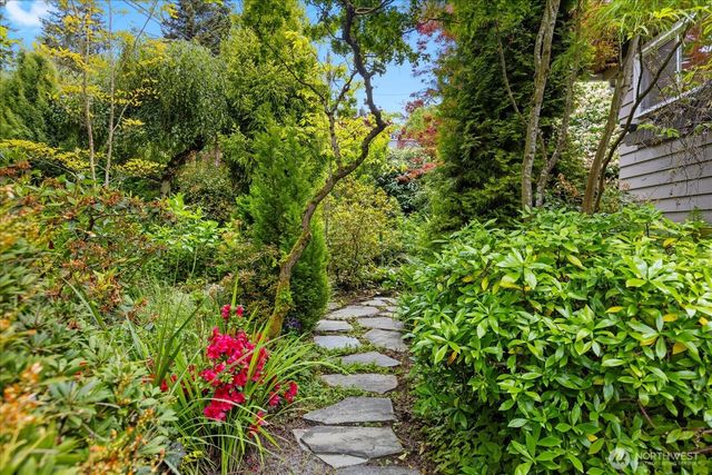 9918 227th Place SW, Edmonds, WA 98020