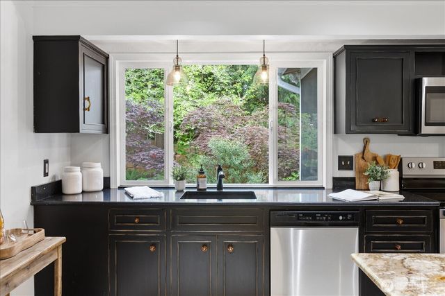 9918 227th Place SW, Edmonds, WA 98020