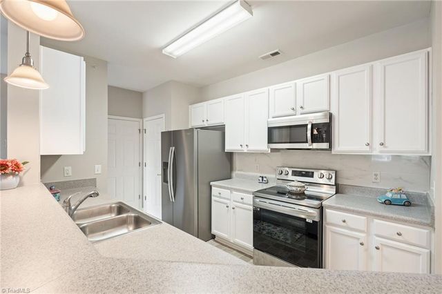 319 College Road 301, Greensboro, NC 27410