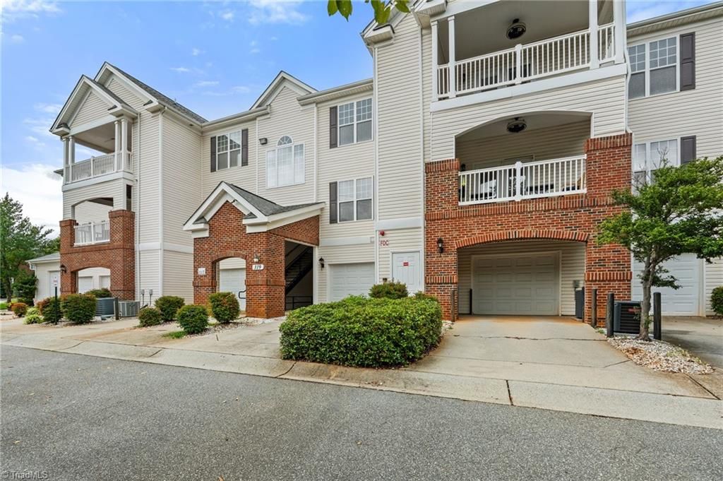 319 College Road 301, Greensboro, NC 27410