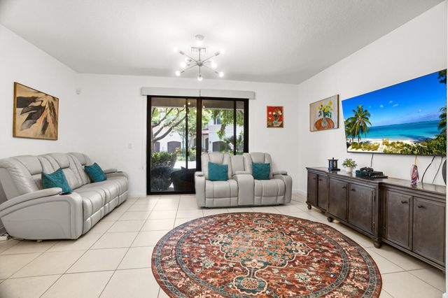4236 N Dixie Highway 132, Oakland Park, FL 33334