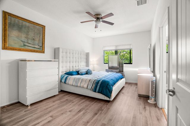 4236 N Dixie Highway 132, Oakland Park, FL 33334