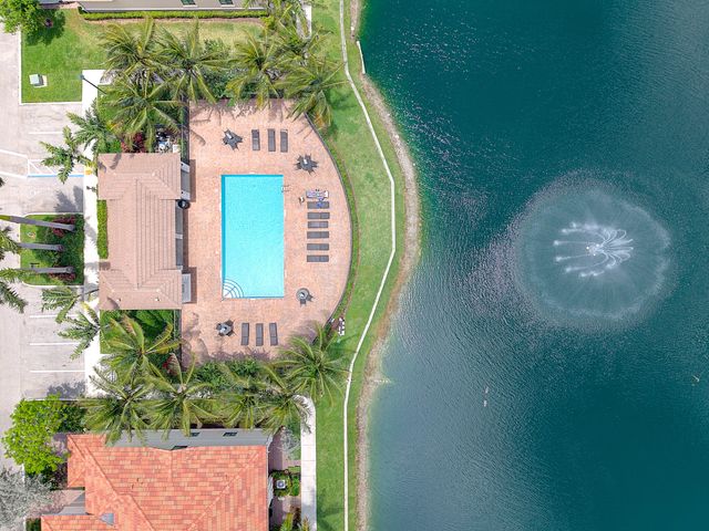 4236 N Dixie Highway 132, Oakland Park, FL 33334