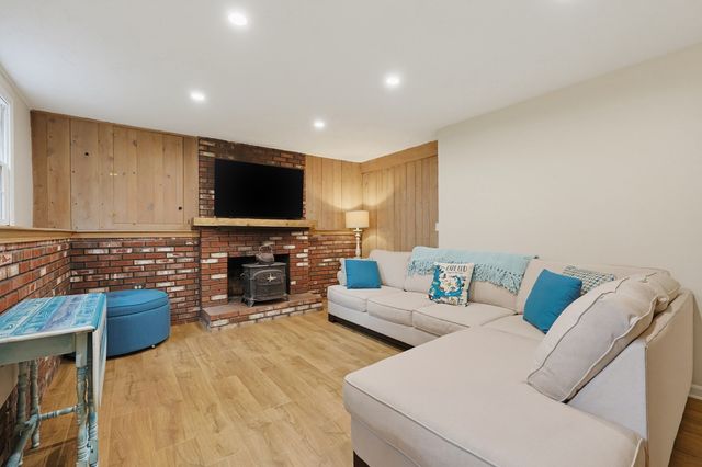 80 Chestnut St., Wrentham, MA 02093