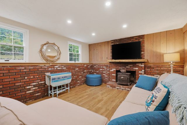 80 Chestnut St., Wrentham, MA 02093