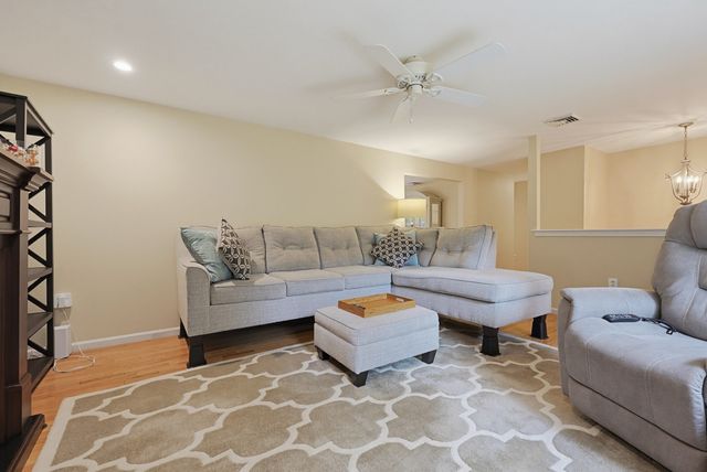 80 Chestnut St., Wrentham, MA 02093