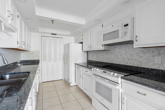 859 Jeffery Street 312, Boca Raton, FL 33487