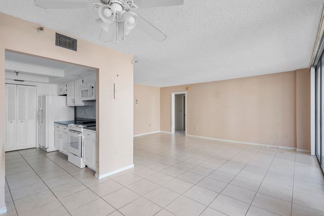 859 Jeffery Street 312, Boca Raton, FL 33487