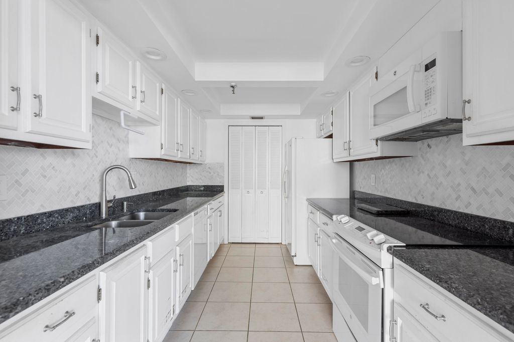 859 Jeffery Street 312, Boca Raton, FL 33487