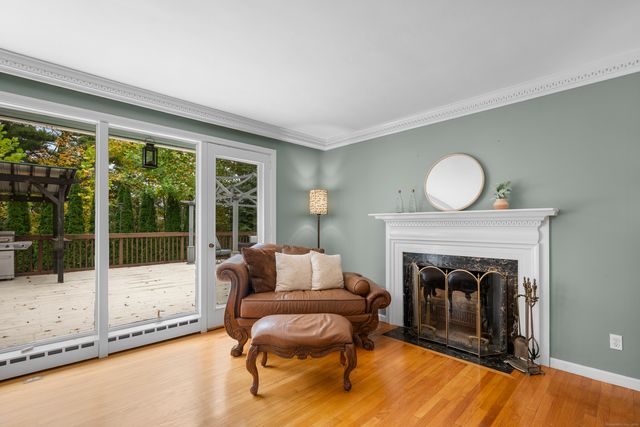 11 High Gate Lane, West Hartford, CT 06107