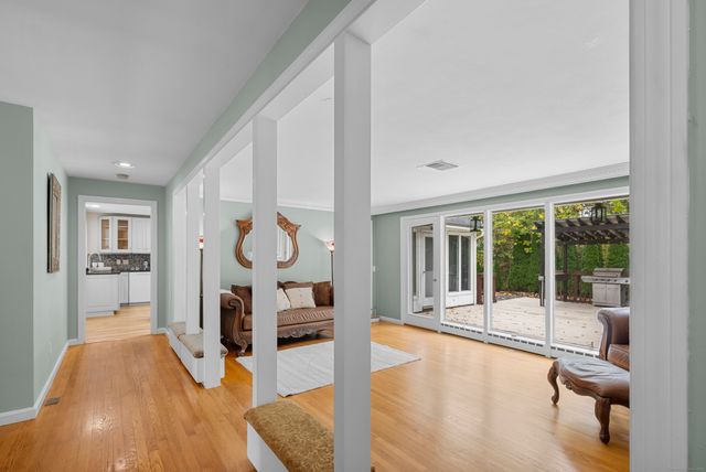 11 High Gate Lane, West Hartford, CT 06107