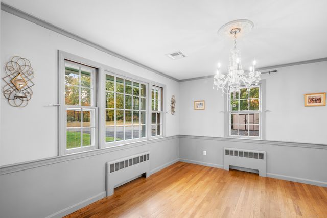 11 High Gate Lane, West Hartford, CT 06107