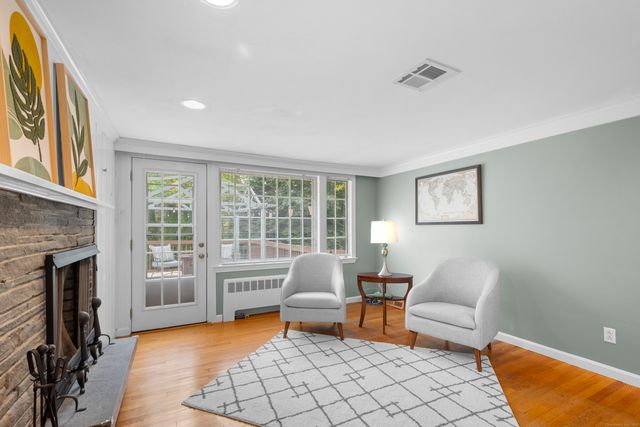 11 High Gate Lane, West Hartford, CT 06107