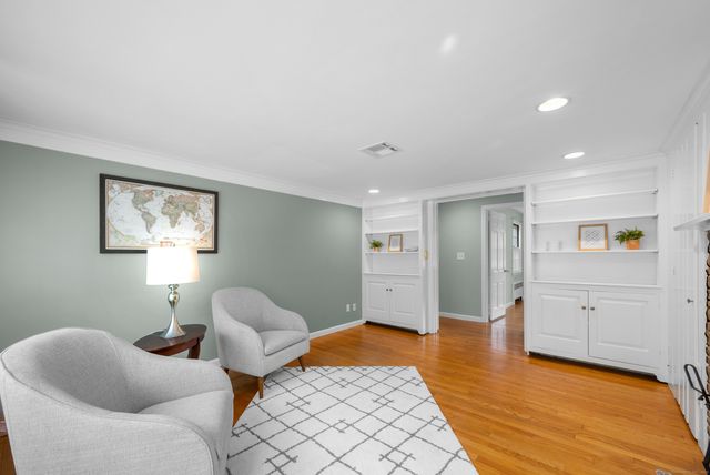 11 High Gate Lane, West Hartford, CT 06107